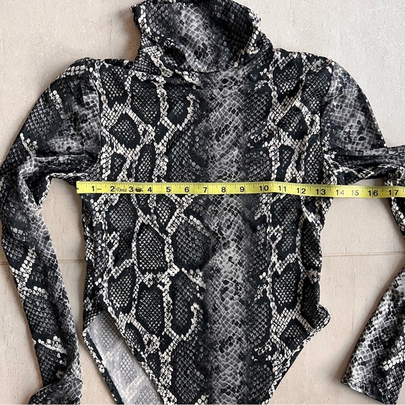 Prettylittlething Snake Print Sequin Bodysuit Size 4 - Picture 9 of 9